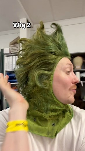 The Grinch has three wigs and they all have a different energy 🤘 #grinch #grinchmas #wig #costume #musicaltheatre The Old Globe | Andrew Polec