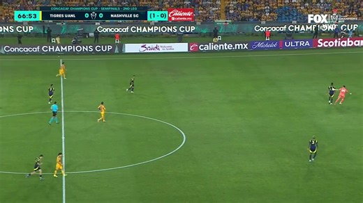 🔥🐯 GOLAZO DE TIGRES Y ASÍ ESTÁN EN LA FINAL DE LA CONCACAF CHAMPIONS CUP! Se avivó el recogepelotas para el saque de banda y agarraron mal parado a Nashville. 🏆