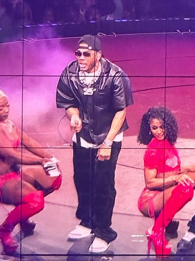 11.30.24: Nelly pulled up as a surprise guest at Usher’s last Houston show and shut it down with Grillz! 🎤🔥 The energy was 🔥🔥🔥🎥 see IG #nelly #jermainedupri #shannell4lifeedits | Shannell4Life