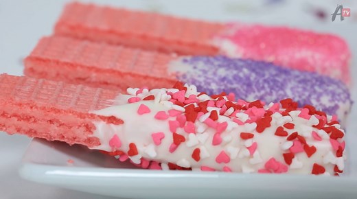 These DIY Pink Wafer Cookies look delicious! 😋 | AwesomenessTV