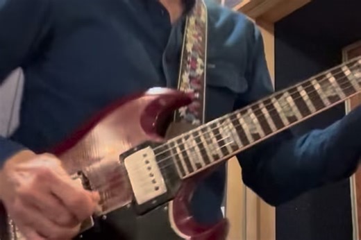 The PRS HDRX 20 watt is quite a remarkable new amp. It has quite a vintage feel and tone to it so I’m particularly fond of it. It gets a nice smooth vintage Marshall tone at a very respectable volume. The response of the amp when you play through it is also very nice! #tone #prs | Eric Johnson