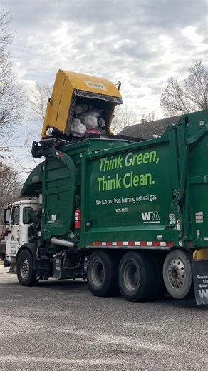 Waste Management Garbage Truck #short #shorts #shortsfeed #shortvideo