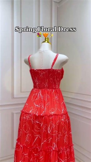 This bright red floral dress just stole my heart.❤️