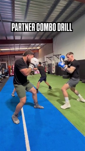 Partner combo drill Ins: lukehoward_mma #sikishop #boxing #hyakusenkai #bachchienhoi #siki_mma