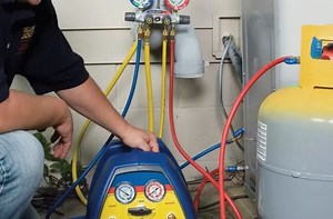 Use of a Refrigerant Reclaim Unit