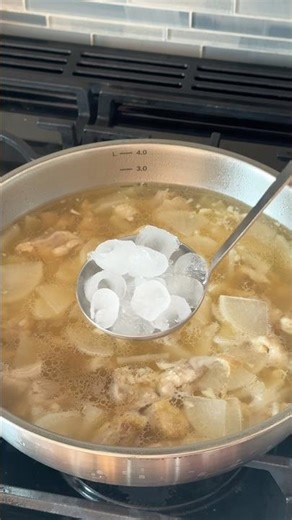 Korean Radish & Chicken Soup 무닭곰탕