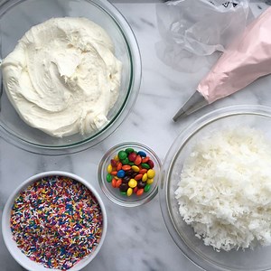 How to Make the Cutest Easter Bunny Cake Ever