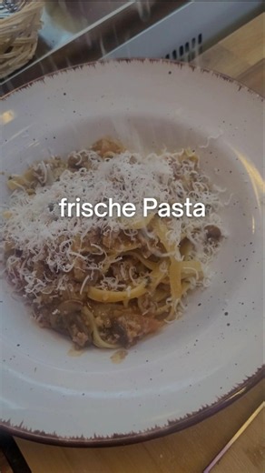 Frische Pasta mit Salsiccia & Pfifferlingen - perfekt zum Mittagsessen!🍝✨️