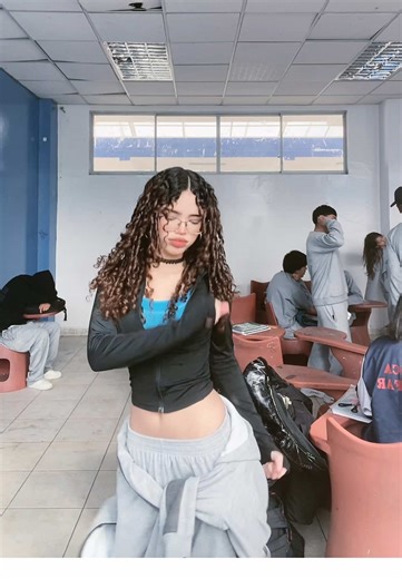 Valuwu 𖣂 (@valery_pbq) - Vídeos de Valuwu 𖣂 (@valery_pbq) con «MOTINHA 2.0 (Mete Marcha) - DENNIS & Luísa Sonza»