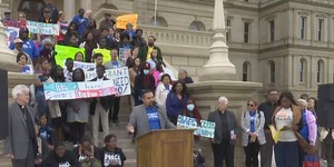 Advocates at Capitol steps demand driver’s license restoration for all