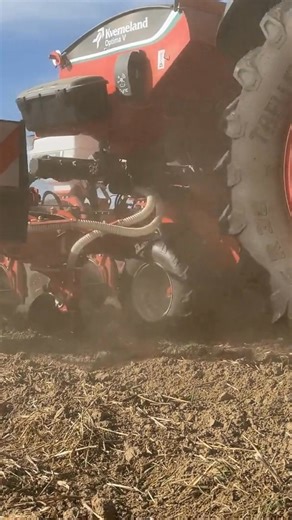 Kverneland presents the latest update to its precision seeding technology: GEOFORCE automatic pressure control – now available on all Optima SX models | Kverneland
