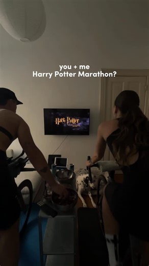 Rim Dudek on Instagram: "Dream Date!! so verbringen wir Weinachten dieses Jahr lol Zwei Freunde ein dummer Gedanke!! @kate.raffs Programm: 10h Harry Potter 4kg Gumiibärchen 2kg Pasta Unendliche Nostalgie!!! Mit wem würdet ihr das auch machen? Markiert euren Marathon Buddy! • • • • • • • • • • • • #triathlon #marathon #cycling #ironman #triathlete #rennrad #training #cyclist #cyclists #cyclingtips #indoortraining #endurancetraining #enduranceathelete #harrypotter #date #dateidea #sportydatenight 