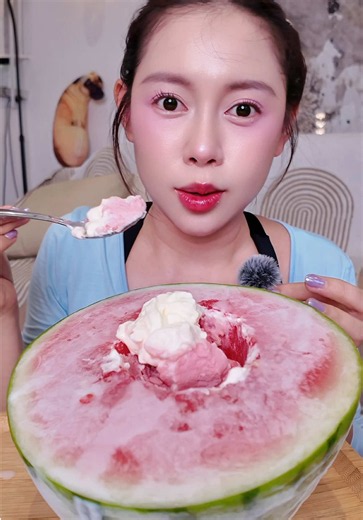 Kem từ trái dưa hấu đang siêu hot có ngon thiệt hông ?? | kem