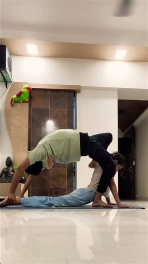 An Excellent Partner Yoga Challenge #partneryoga #yoga#flexibility #strength#confidence #daily