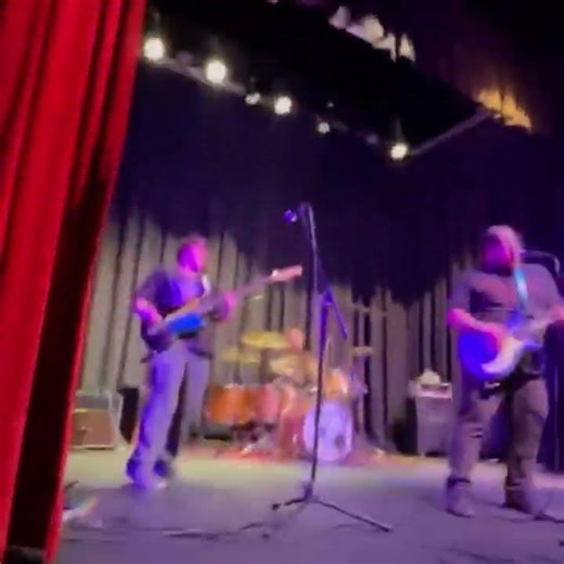 A special moment during A Blue Shell Paradox’s #emonight set