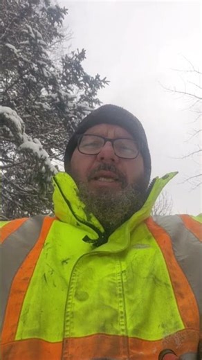 Redneck Pro Tip(easiest way to unload a snowmobile)#snowmobile #viral #viralshort #truck #easy