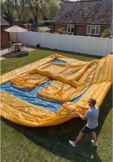 POV: your pool day just got an upgrade🥂🥰#sayok #inflatable #poolparty #fyp #summerfun #viral #barpool
