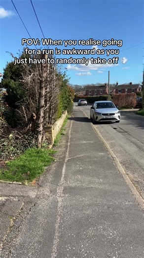 Is she ok? Is someone chasing her? Should we run too??? 🤔🏃🏼‍♀️#unaestheticrundiaries #runtok #relatable