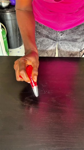Learning Calligraphy for Bakers: Beginner Tips and Practice Ideas