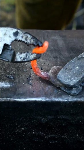 How a Leaf Pendant Is Forged From Metal!