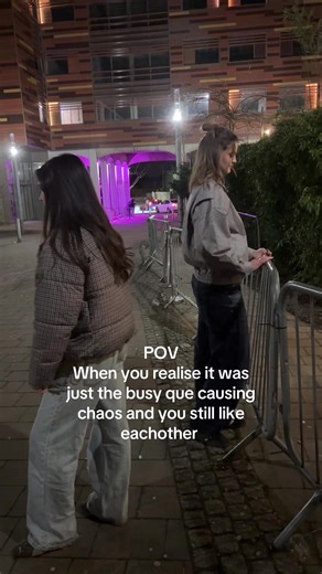 Navigating the Busy Queue Chaos With Friends 👯‍♀️