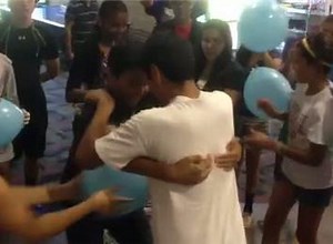 Most Balloons Popped By Two People Hugging In 30 Seconds