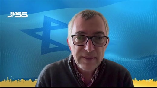 Lors d’une cérémonie organisée par les services secrets israéliens, le chef du Mossad David Barnea a indiqué que l’Iran n’avait pas abandonné l’espoir de détruire Israël, malgré la dernière guerre des 12 jours survenue au mois de juin dernier. Des déclarations qui viendraient confirmer les bruits selon lesquels la République Islamique souhaiterait de nouveau en découvre avec l’Etat Hébreu. On en parle avec Alexandre Greenberg, chercheur au Jerusalem Institute of security and strategy et spéciali