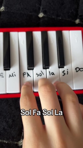 Melodika ile Basit Şarkılar: Nota ve Akorlar