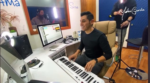 Con los 40 grados en la ciudad recordemos este video… Canción 40 grados Colaboración y créditos de mi amigo Marco García Mx Disfrútalo y báilalo Total ya hace calor | Padre Ricardo Vázquez de los Santos