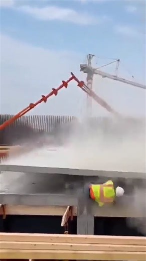 Betopan altında çalışanı öldürüyordu. #inşaat #beton #işçi #isg #işgüvenliği #hse