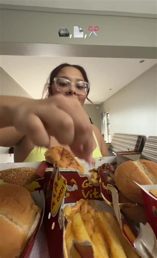 @Zaiah🐆 @Callyn These Big Backs 😕