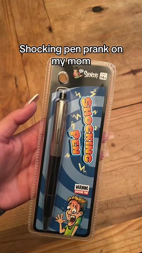 Shocking Pen Prank on Mom: Hilarious and Electrifying Challenge
