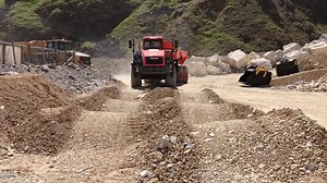 52K views · 236 reactions | Meet the new Doosan DA30. Specially shaped body and sloping frame offer low centre of gravity and perfect weight distribution. Combined with the free-swinging tandem, you have "best in class" ground bearing pressure without having to use high flotation tires. Can you see how smooth it moves? More info: https:https://bit.ly/2morZeh Find your nearest dealer: https://goo.gl/EWLjSF | Develon Europe | Facebook