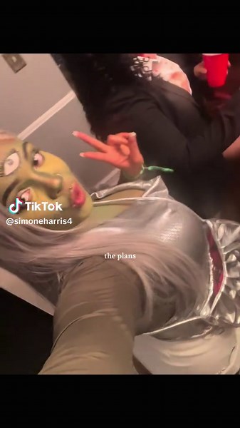 Can yall tell I had a great time??#fypシ゚viral #philly #halloweencostume #aliens #barcrawl