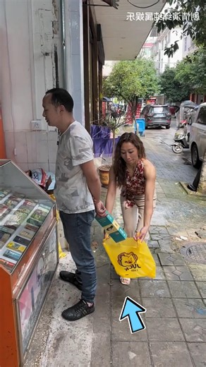 Girl Uses a Ninja Trick to Swap the Bag and Confuses Everyone 😂
