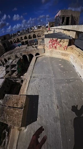 No false steps | Abandoned hotel Parkour POV 🏃🏻‍♂️👁️ Follow for more! #parkour #extremesports #parkourpov #insta360 | Ros Parkour