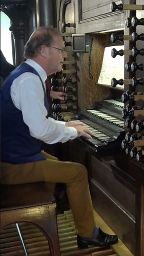 BACH'S Fantasia [BWV 537] START Click bottom right for the full video