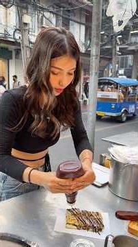 Roti Lady cooks Chocolate Banana Roti