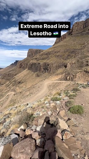 This is the Sani Pass, one of the coolest places you can visit in Lesotho and KwaZulu-Natal, South Africa! Just take a proper car to not end up like some of these ones! #sanipass #ilovesouthafrica #lovesouthafrica #beautifulsouthafrica #thisissouthafrica #travelsouthafrica #southafricaza #meetsouthafrica #visitsouthafrica #igerssouthafrica #southafricanstyle #proudlysa #instagramsa #southafricans #lesotho🇱🇸 #lesotho #southafrican #thisisafrica #kwazulunatal #exploreafrica #mzansi #underberg #s