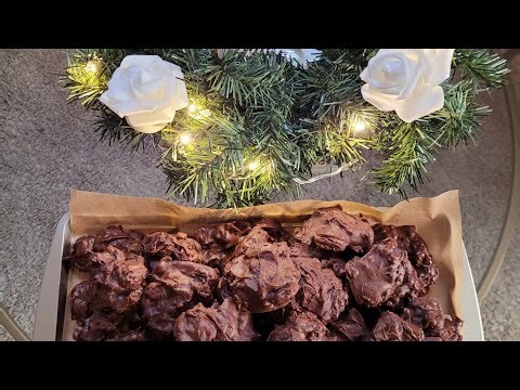 Slow Cooker Turtle Pecan Clusters / 5 Ingredients