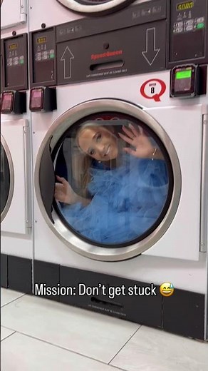 Contortionist got stuck!! 🥨😳