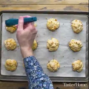 9K views · 114 reactions | Here's our crack at the never-ending biscuits from Red Lobster. Made from scratch with lighter ingredients, they're just as cheesy and buttery as the original. Get the full recipe here: https://trib.al/1gqZU6g | Taste of Home | Facebook