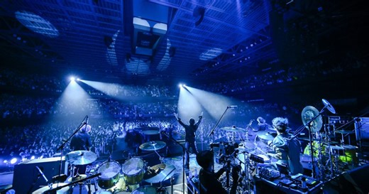 [Alexandros] 歴代ドラマーが集結 デビュー15周年記念ライブ“15th Anniversary VIP PARTY ’25” 12月14日公演レポート | Musicman