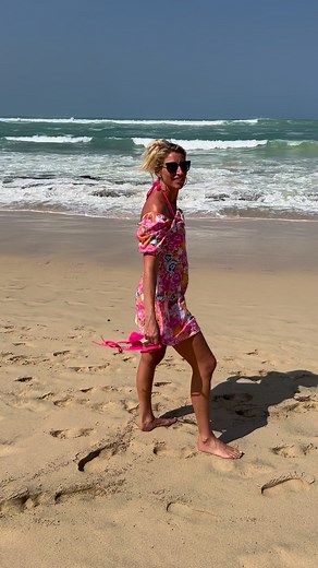 198K views · 1.6K reactions | Do you like my summer dress? #beachdress #beachvibes #model #reels | Reels by Courtney | Facebook