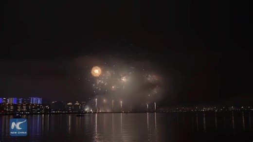 On the eve of the Lantern Festival, Haikou Bay burst into color with a breathtaking fireworks show, stretching 6 kilometers along the coast. Weave through the night sky and enjoy the dazzling display! | Xinhua Culture&Travel