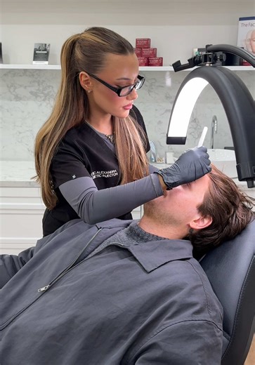 When assessing the forehead and its expression, this movement isn’t isolated. It is multiple muscles all working together. The frontalis works to lift the brows, while the corrugators and procerus draw them down and in. Facial assessment begins with understanding how these muscles function, and how this varies from person to person and why we can’t just treat one muscle instead of as a whole #ClinicAlexandra