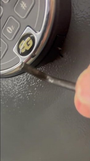 Changing battery on S&G lock