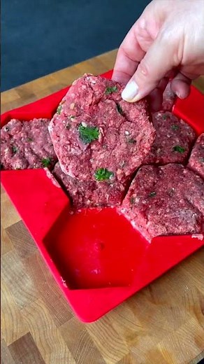 8 Burgers, 1 Press, ZERO Mess! 🚫🥩 #GrillHack