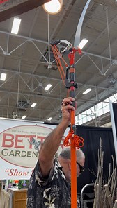 139K views · 791 reactions | Take a look at this ratcheting pole pruner! Makes it look easy! #contractor #GardeningTips #gardening #diy #tools | American Contractor | Facebook