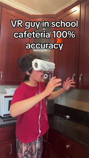 thien (@neuteredsubmissivetwink)’s video of vr guy in cafeteria